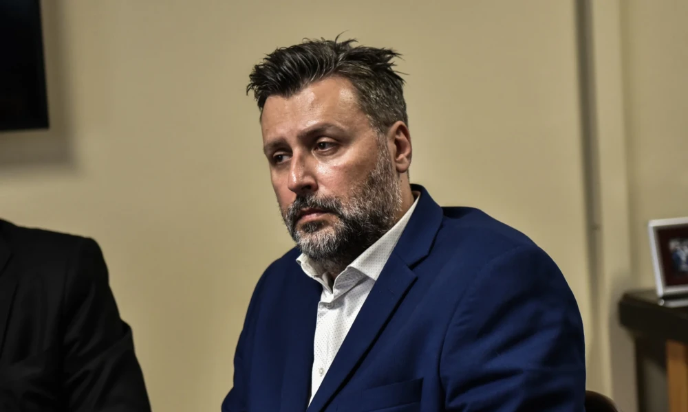 Εξοργισμένος ο Καλλιάνος: «Λίγη ντροπή δεν βλάπτει»